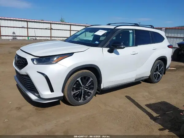 5TDLZRAH1NS139084 2022 TOYOTA HIGHLANDER - Image 2