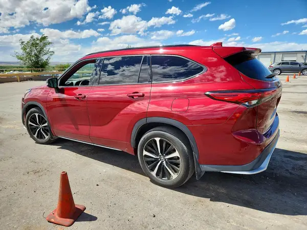 5TDLZRAH2MS049795 2021 TOYOTA HIGHLANDER - Image 2
