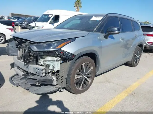 5TDLZRAH2MS066046 2021 TOYOTA HIGHLANDER - Image 2
