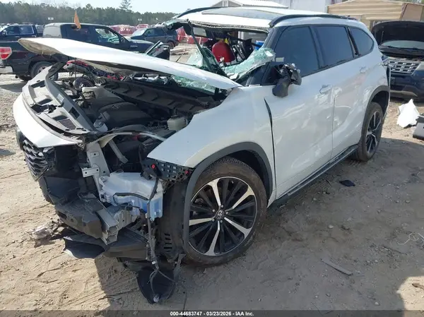 5TDLZRAH2NS115828 2022 TOYOTA HIGHLANDER - Image 2