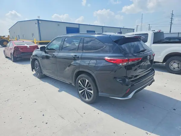 5TDLZRAH3MS050521 2021 TOYOTA HIGHLANDER - Image 2