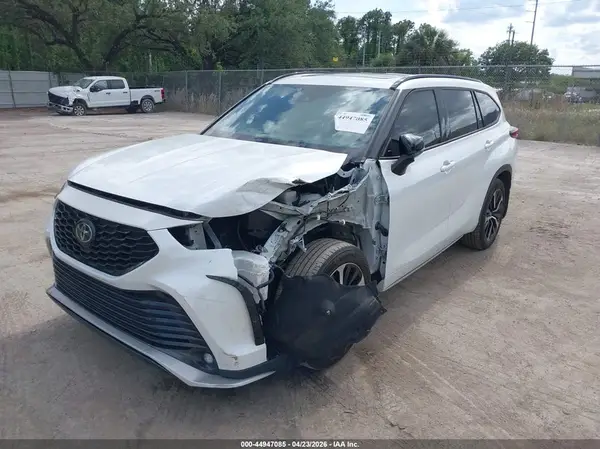 5TDLZRAH3NS102408 2022 TOYOTA HIGHLANDER - Image 2
