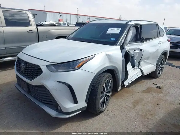 5TDLZRAH3NS123081 2022 TOYOTA HIGHLANDER - Image 2