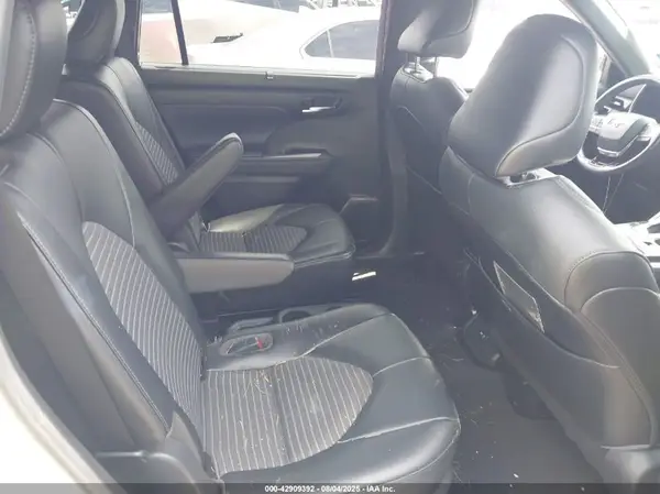 5TDLZRAH4MS033887 2021 TOYOTA HIGHLANDER - Image 8