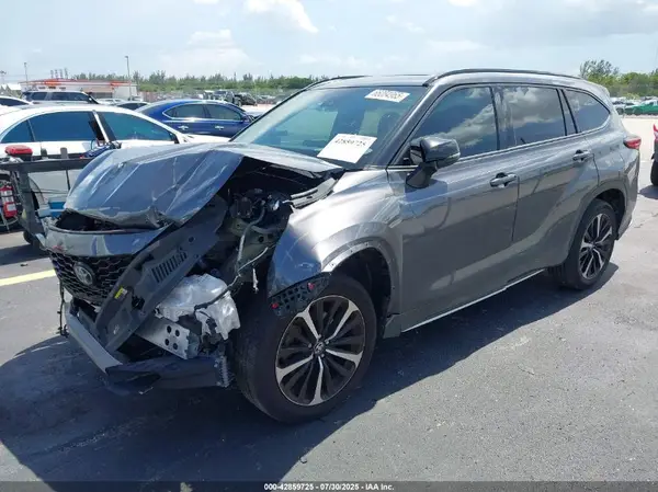 5TDLZRAH4MS059132 2021 TOYOTA HIGHLANDER - Image 2