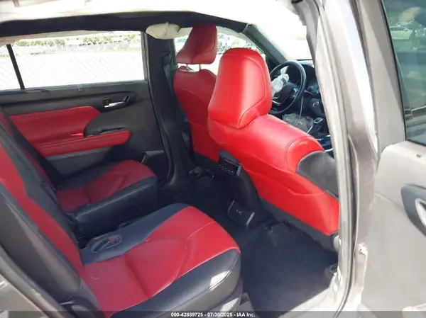 5TDLZRAH4MS059132 2021 TOYOTA HIGHLANDER - Image 8