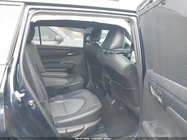 5TDLZRAH4MS068140 2021 TOYOTA HIGHLANDER - Image 8
