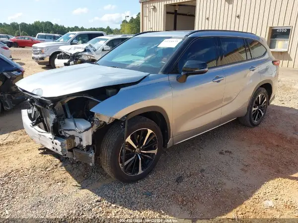 5TDLZRAH4MS084743 2021 TOYOTA HIGHLANDER - Image 2
