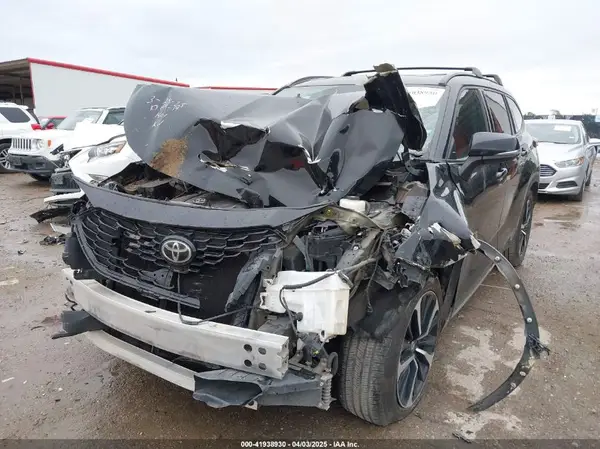 5TDLZRAH5MS039469 2021 TOYOTA HIGHLANDER - Image 2