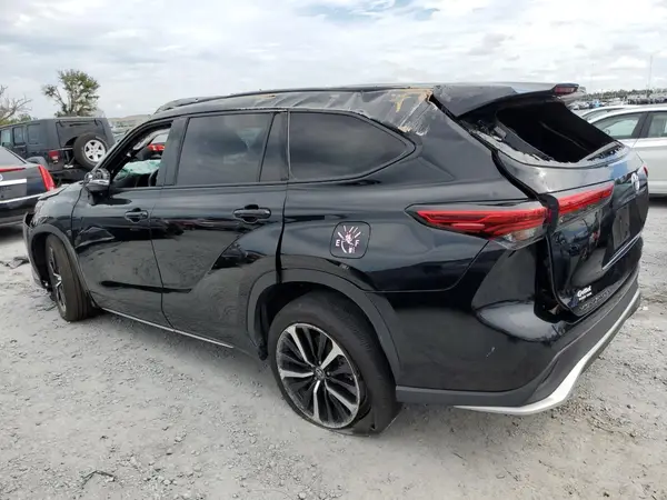 5TDLZRAH5MS068051 2021 TOYOTA HIGHLANDER - Image 2