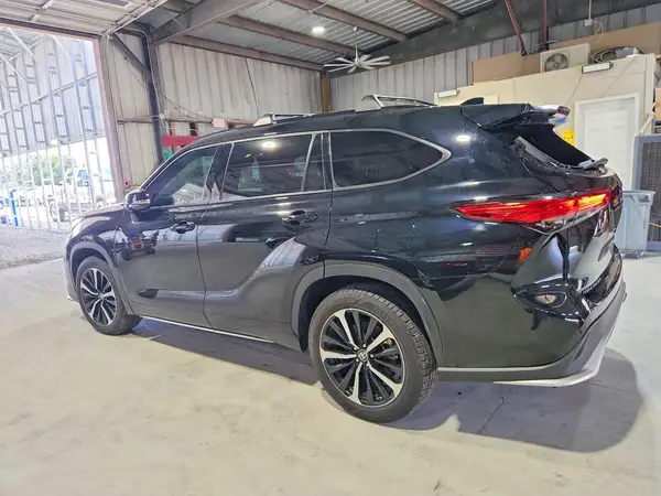 5TDLZRAH5NS136219 2022 TOYOTA HIGHLANDER - Image 2