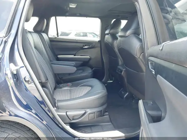 5TDLZRAH5NS138682 2022 TOYOTA HIGHLANDER - Image 8
