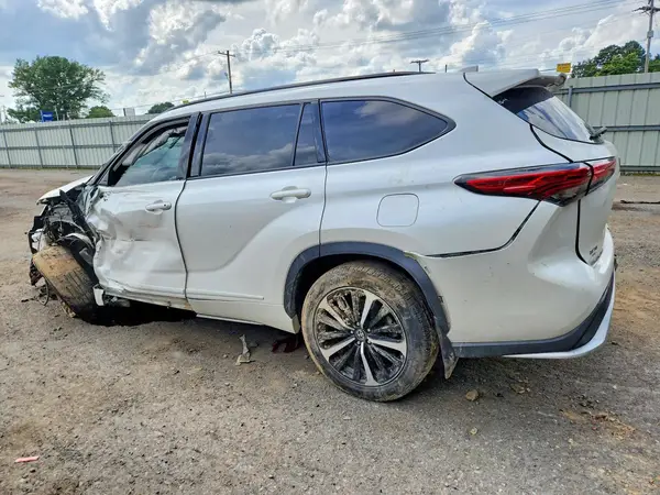 5TDLZRAH6MS066485 2021 TOYOTA HIGHLANDER - Image 2