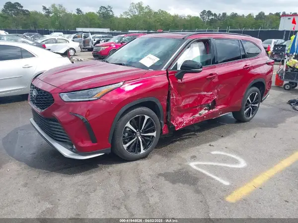 5TDLZRAH6NS132390 2022 TOYOTA HIGHLANDER - Image 2