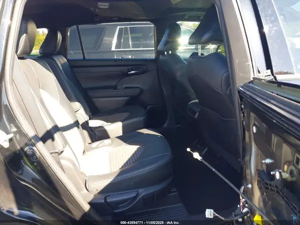 5TDLZRAH7MS037920 2021 TOYOTA HIGHLANDER - Image 8