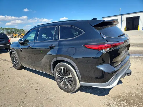 5TDLZRAH7MS049761 2021 TOYOTA HIGHLANDER - Image 2