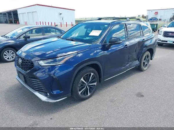 5TDLZRAH7MS053065 2021 TOYOTA HIGHLANDER - Image 2