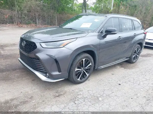 5TDLZRAH7MS056497 2021 TOYOTA HIGHLANDER - Image 2