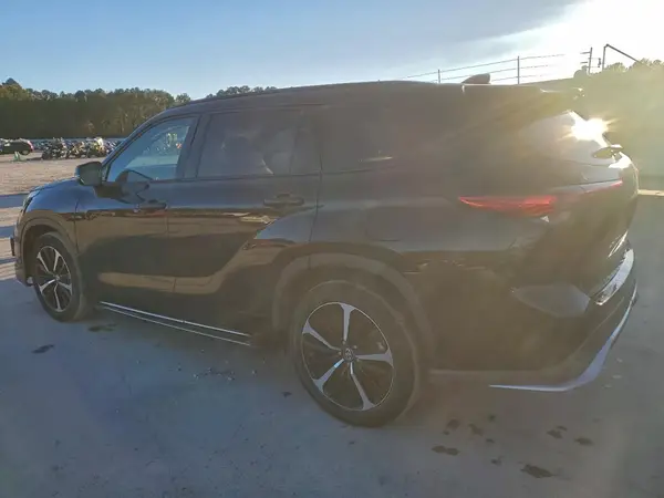 5TDLZRAH8MS041376 2021 TOYOTA HIGHLANDER - Image 2