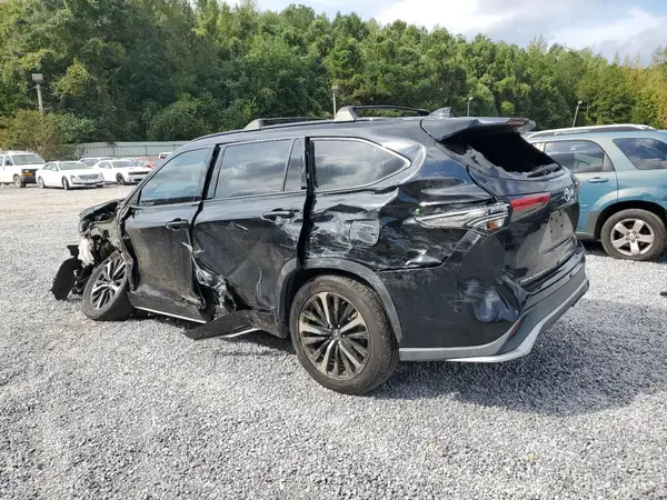 5TDLZRAH8MS062762 2021 TOYOTA HIGHLANDER - Image 2