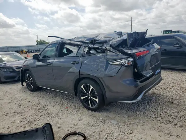 5TDLZRAH9MS063872 2021 TOYOTA HIGHLANDER - Image 2
