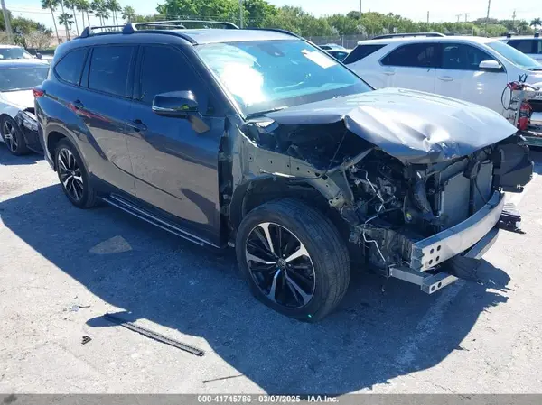 5TDLZRAH9MS066559 2021 TOYOTA HIGHLANDER - Image 1