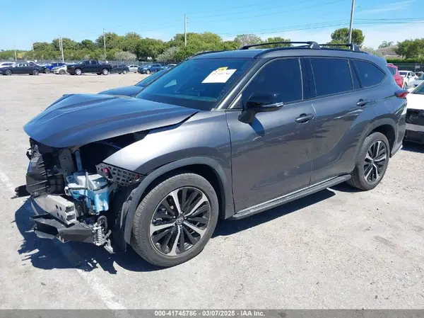 5TDLZRAH9MS066559 2021 TOYOTA HIGHLANDER - Image 2