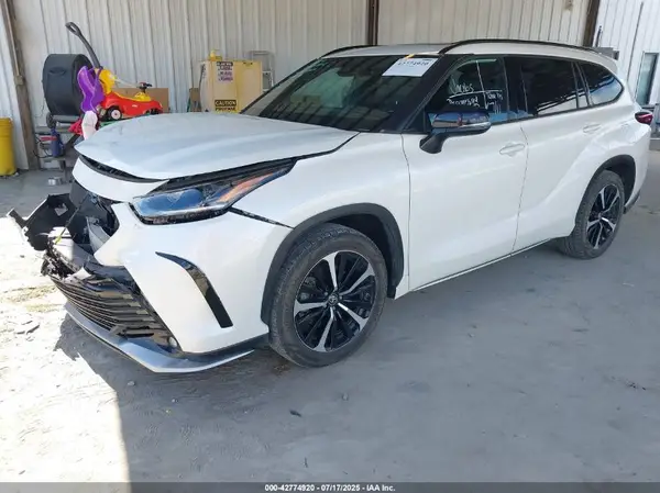 5TDLZRAH9MS071860 2021 TOYOTA HIGHLANDER - Image 2
