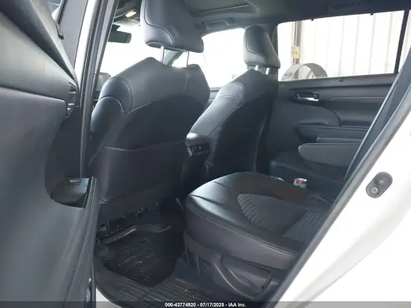 5TDLZRAH9MS071860 2021 TOYOTA HIGHLANDER - Image 8