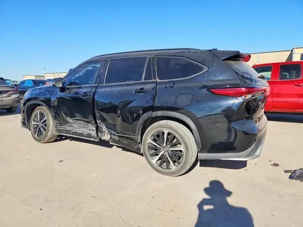 5TDLZRAH9MS073107 2021 TOYOTA HIGHLANDER - Image 2