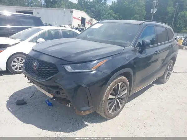 5TDLZRAH9MS085998 2021 TOYOTA HIGHLANDER - Image 2