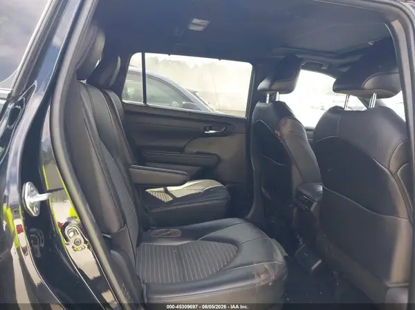 5TDLZRAH9MS085998 2021 TOYOTA HIGHLANDER - Image 8