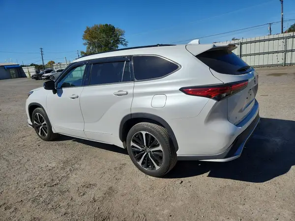 5TDLZRAH9NS131637 2022 TOYOTA HIGHLANDER - Image 2