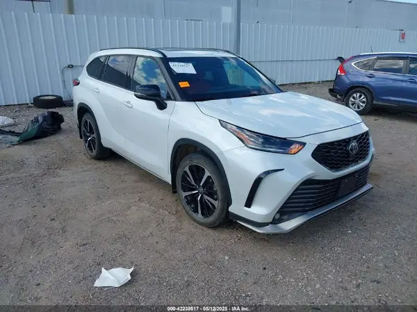 5TDLZRAH9NS133162 2022 TOYOTA HIGHLANDER - Image 1