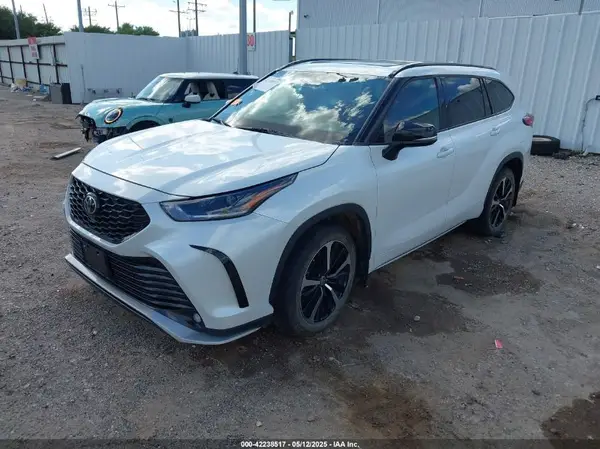 5TDLZRAH9NS133162 2022 TOYOTA HIGHLANDER - Image 2