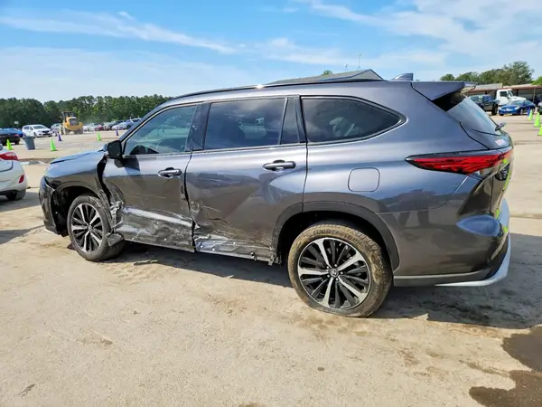 5TDLZRAH9NS134232 2022 TOYOTA HIGHLANDER - Image 2
