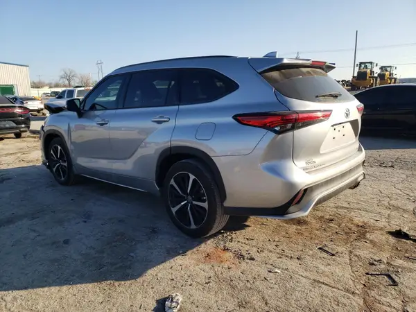 5TDLZRAH9NS134702 2022 TOYOTA HIGHLANDER - Image 2