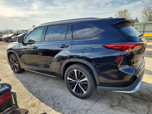 5TDLZRAHXMS055585 2021 TOYOTA HIGHLANDER - Image 2