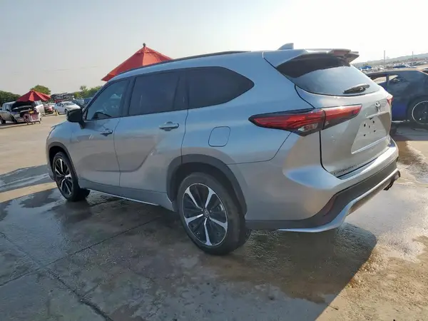 5TDLZRAHXMS069583 2021 TOYOTA HIGHLANDER - Image 2