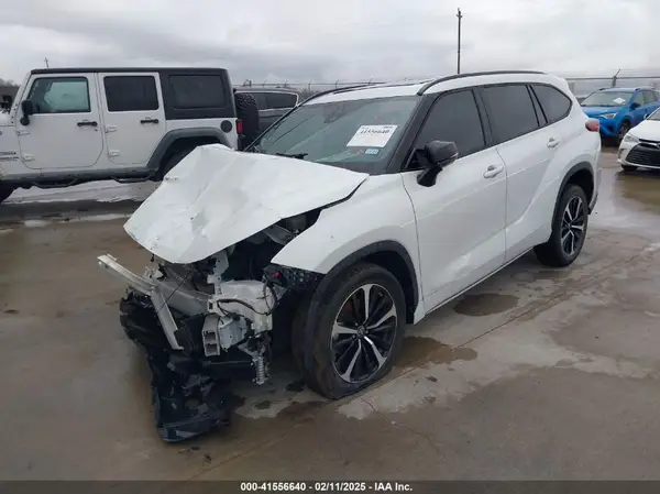 5TDLZRAHXNS096526 2022 TOYOTA HIGHLANDER - Image 2