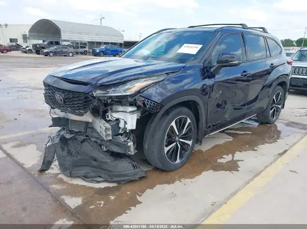 5TDLZRAHXNS132750 2022 TOYOTA HIGHLANDER - Image 2