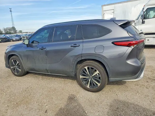 5TDLZRAHXNS139827 2022 TOYOTA HIGHLANDER - Image 2