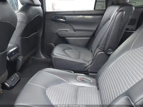 5TDLZRBH0MS080638 2021 TOYOTA HIGHLANDER - Image 8