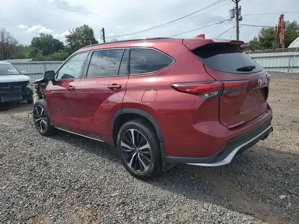 5TDLZRBH0MS090764 2021 TOYOTA HIGHLANDER - Image 2