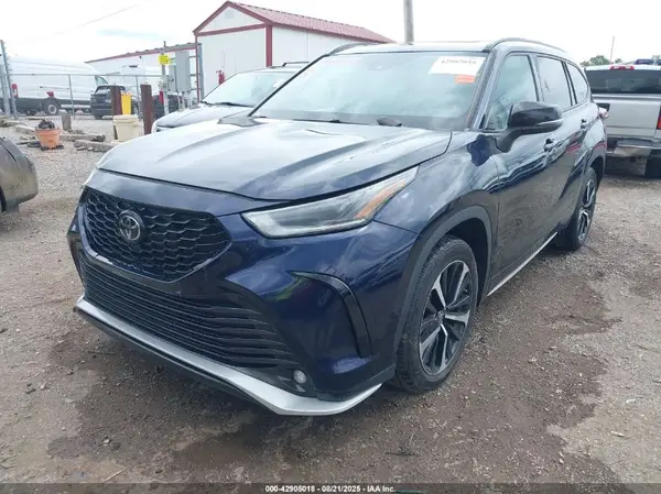 5TDLZRBH0MS104081 2021 TOYOTA HIGHLANDER - Image 2