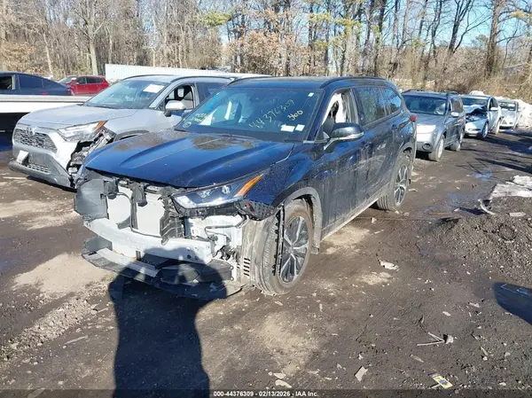 5TDLZRBH0MS151613 2021 TOYOTA HIGHLANDER - Image 2