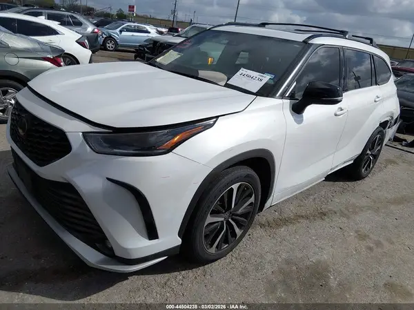 5TDLZRBH0NS180188 2022 TOYOTA HIGHLANDER - Image 2