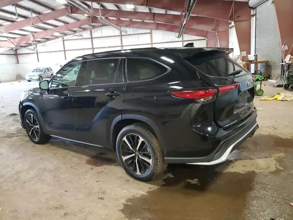5TDLZRBH0NS193572 2022 TOYOTA HIGHLANDER - Image 2