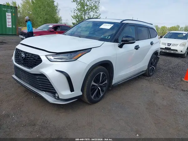 5TDLZRBH0NS241751 2022 TOYOTA HIGHLANDER - Image 2