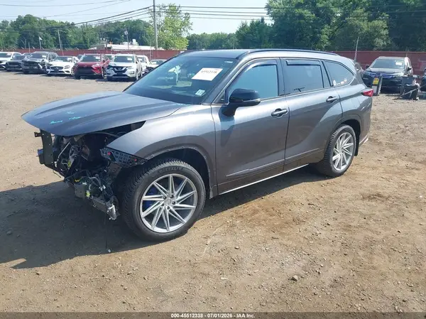 5TDLZRBH0NS242348 2022 TOYOTA HIGHLANDER - Image 2